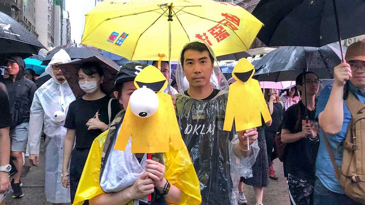 Kina kan komma att införa nya säkerhetslagar i Hongkong efter omfattande protester i regionen. Hang Seng rasar med nära 5 procent på beskedet. (Foto: TT)