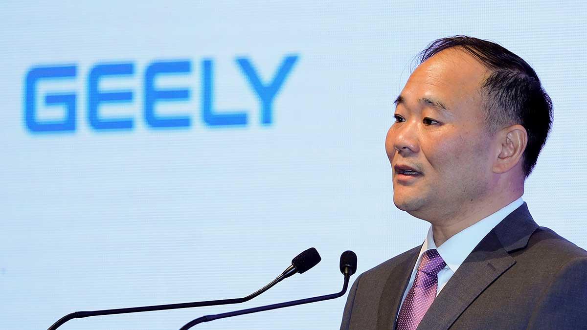 Li Shufu (bilden) är ordförande i Geely Holding, som nu snuvas på den planerade utdelningen från Volvo Cars. (Foto: TT)