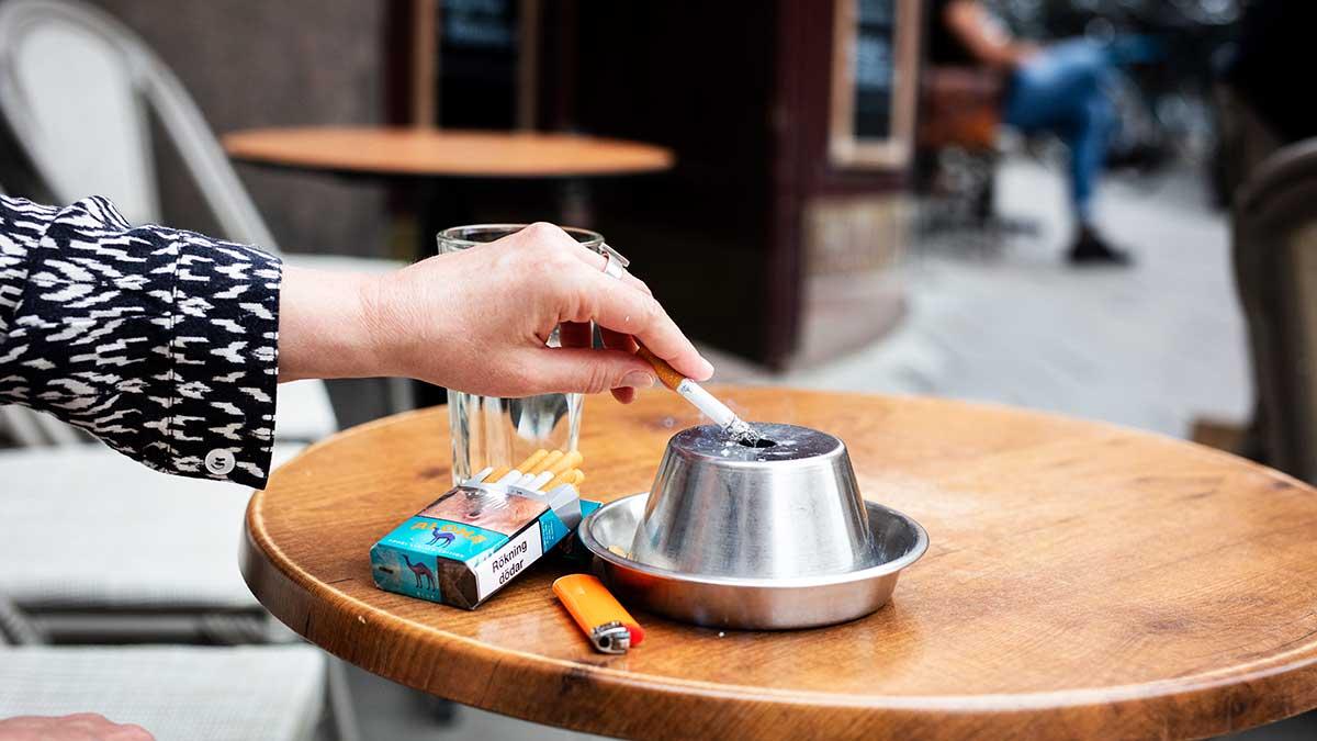 EU-förbudet i dag mot mentolcigaretter välkomnas av Philip Morris Norden-vd, som uppmanar rökare att fimpa och hävdar att tobaksjätten driver på för att Sverige ska bli rökfritt. (Foto: TT)