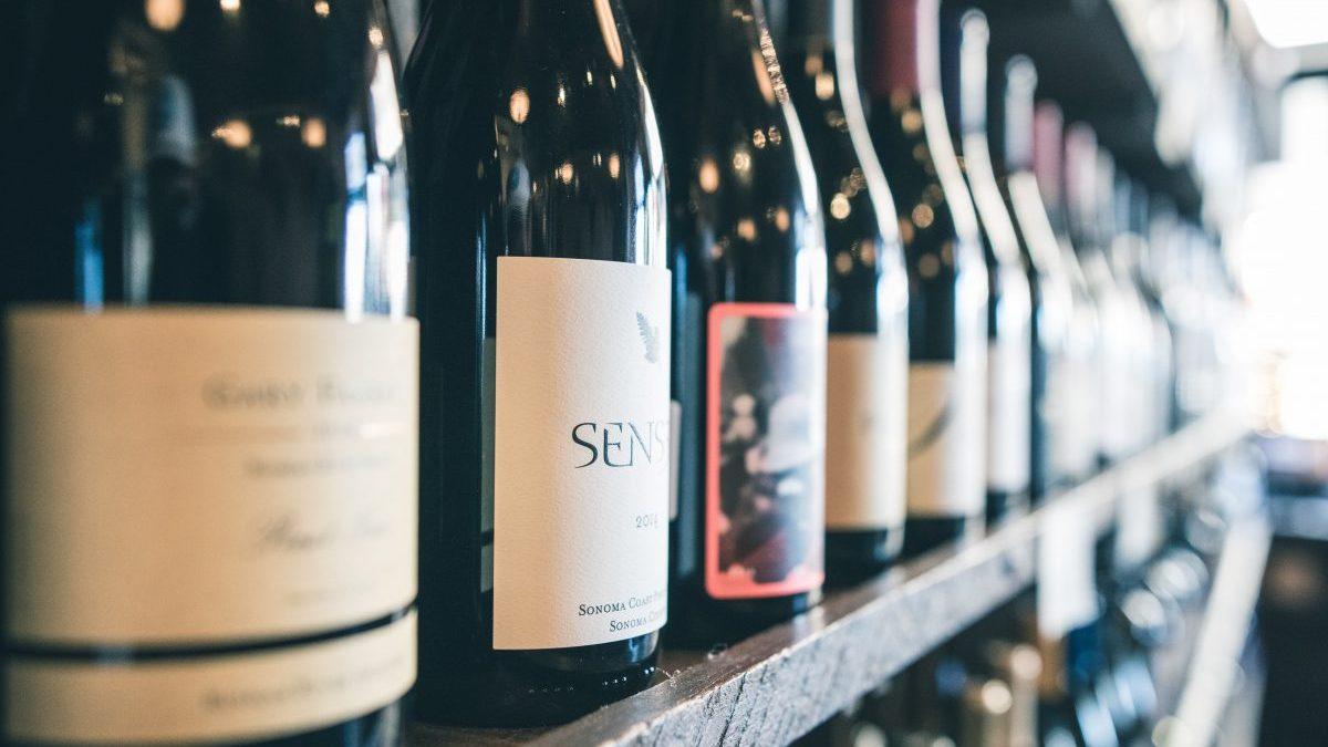 Det visade sig svårt att hitta vinnande naturviner i vår senaste provning ur Systembolagets sortiment. (Foto: Scott Warman / Unsplash)