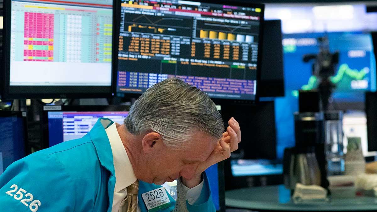 New York-börserna noterade en rejäl nedgång på tisdagen, mest på grund av varningen om att landet riskerar en ännu värre djupdykning av ekonomin. (Foto: TT)