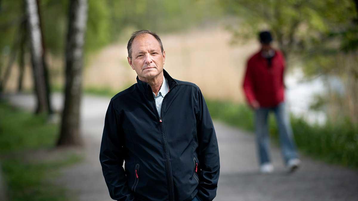 Björn Olsen, överläkare och professor i infektionssjukdomar, slår fast att det är "helt otänkbart" att grannländerna hinner i kapp Sverige när det gäller antal döda i corona, per capita. (Foto: TT)