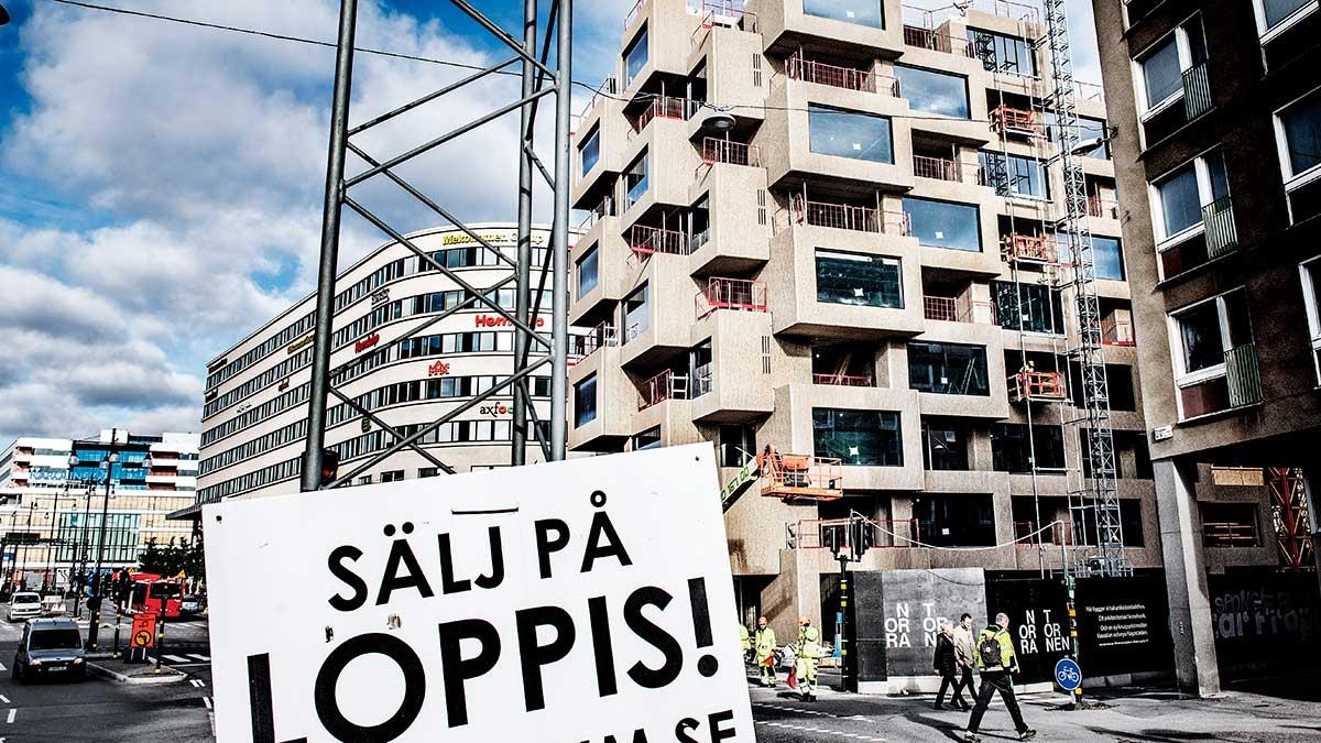Bostadspriserna i Sverige har hittills varit marginellt påverkade av coronakrisen men riskerar att sjunka om arbetslösheten blir högre än SBAB:s egna prognos, framgår det i nya utgåvan av Bomarknadsnytt. (Foto: TT)