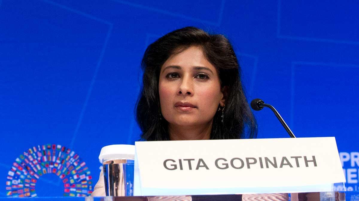 IMF:s chefsekonom Gita Gopinath konstaterar att coronakrisen lämnar "betydande ärr" i den globala ekonomin. (Foto: TT)