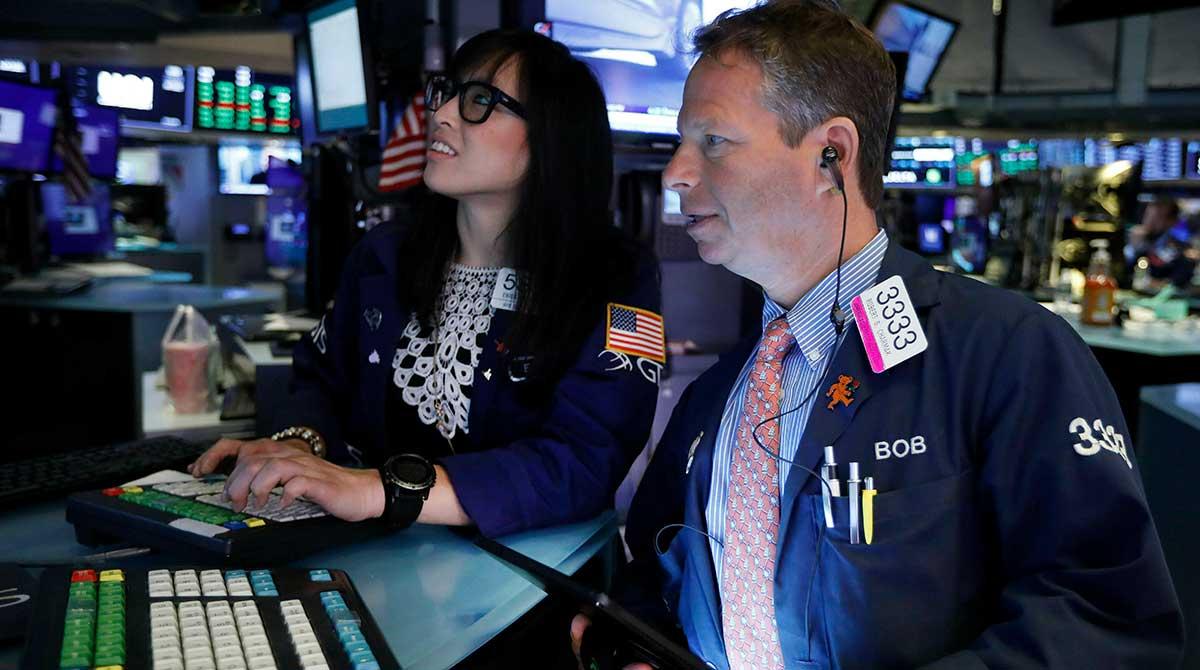 De amerikanska börserna hade en volatil utveckling under torsdagen men lyckades mot slutet att stänga på ett litet plus. (Foto: TT)