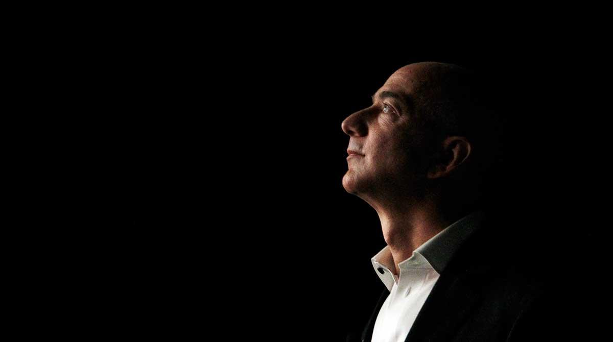 Jeff Bezos och Amazon-aktien hade en mörk börsvecka förra veckan. (Foto: TT)