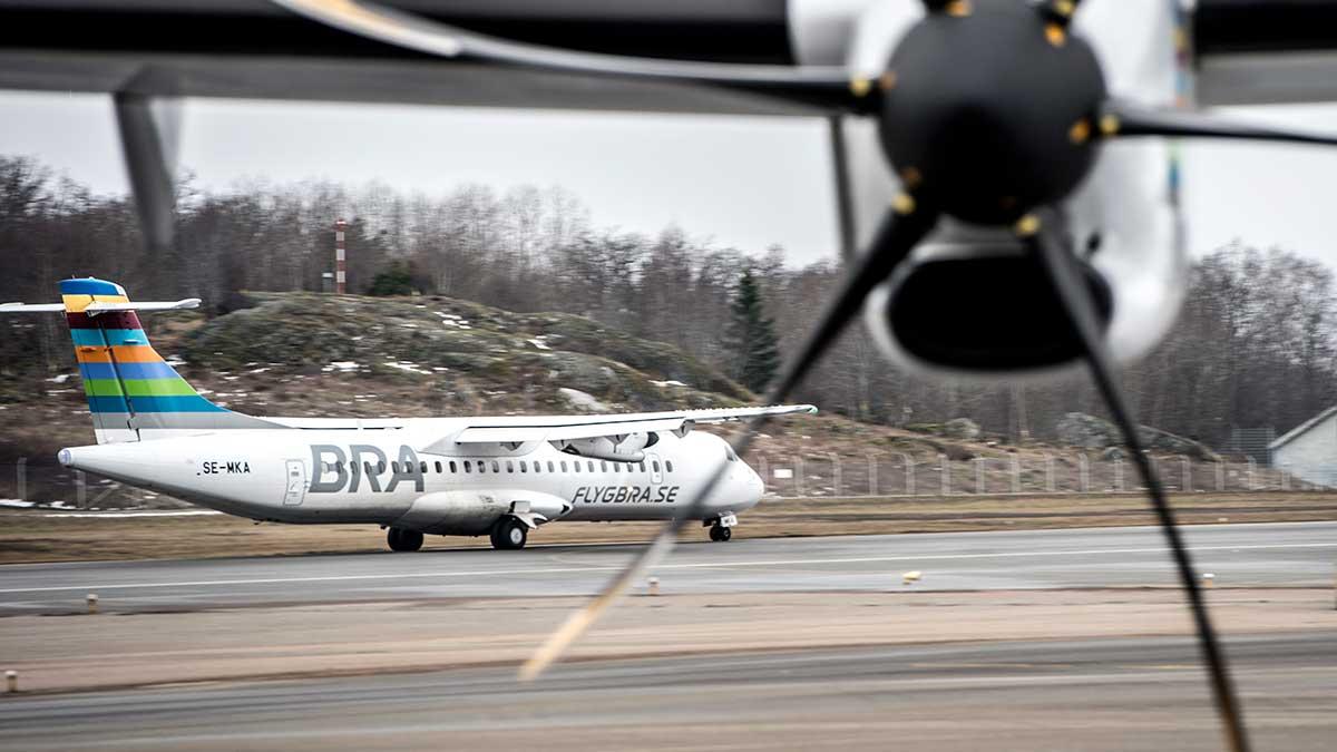 Flygtrafiken i Sverige väntas återhämta sig långsammare än i andra länder. Flygbolaget BRA, som tidigare flugit frekvent från Bromma, genomgår sedan i våras en rekonstruktion. (Foto: TT)