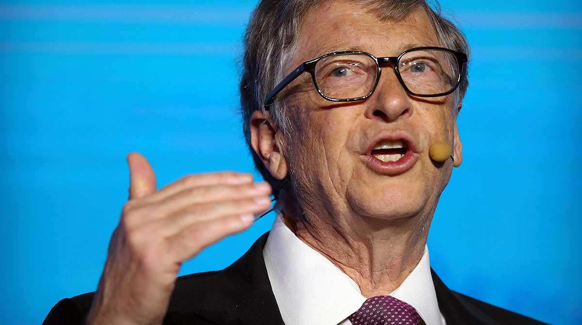 Multimiljardären Bill Gates går till attack mot USA:s hantering av corona-utbrottet. (Foto: TT)