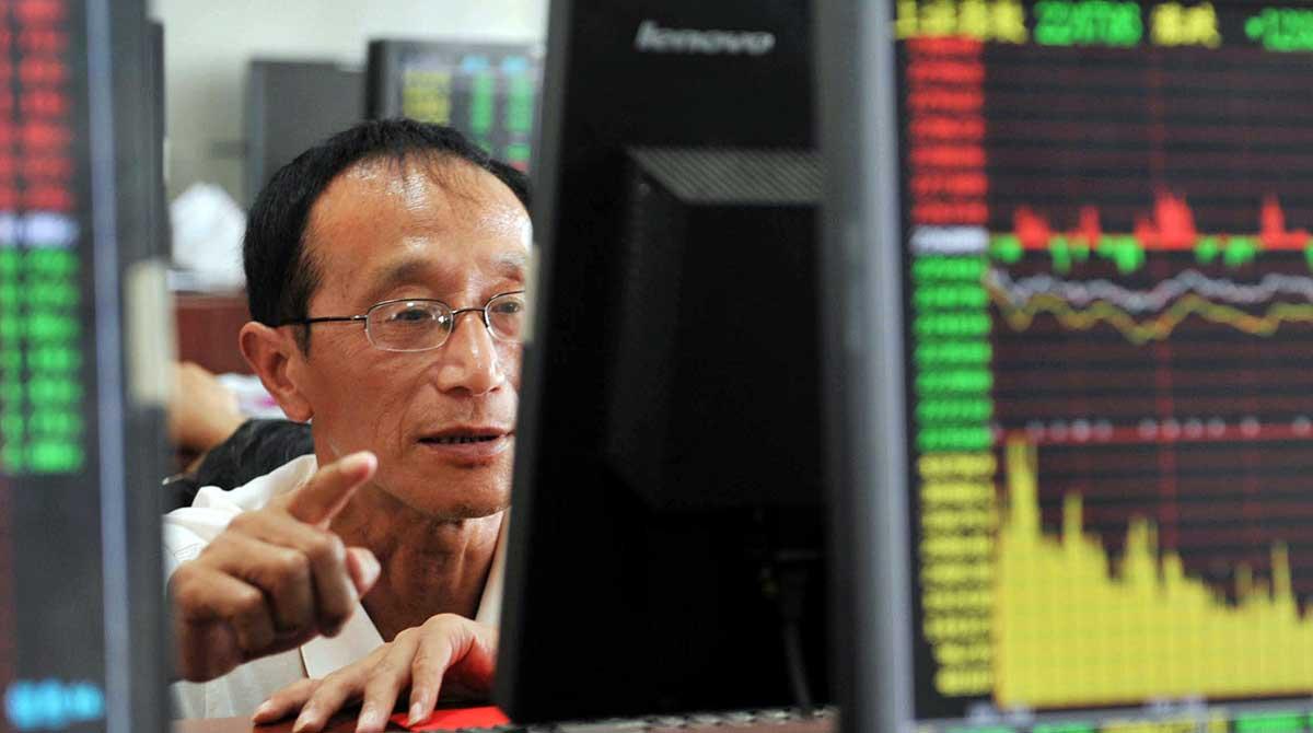 Kinas börser rusar men nu fruktar internationella investerare att bubblan kan vara på väg att spricka. (Foto: TT)