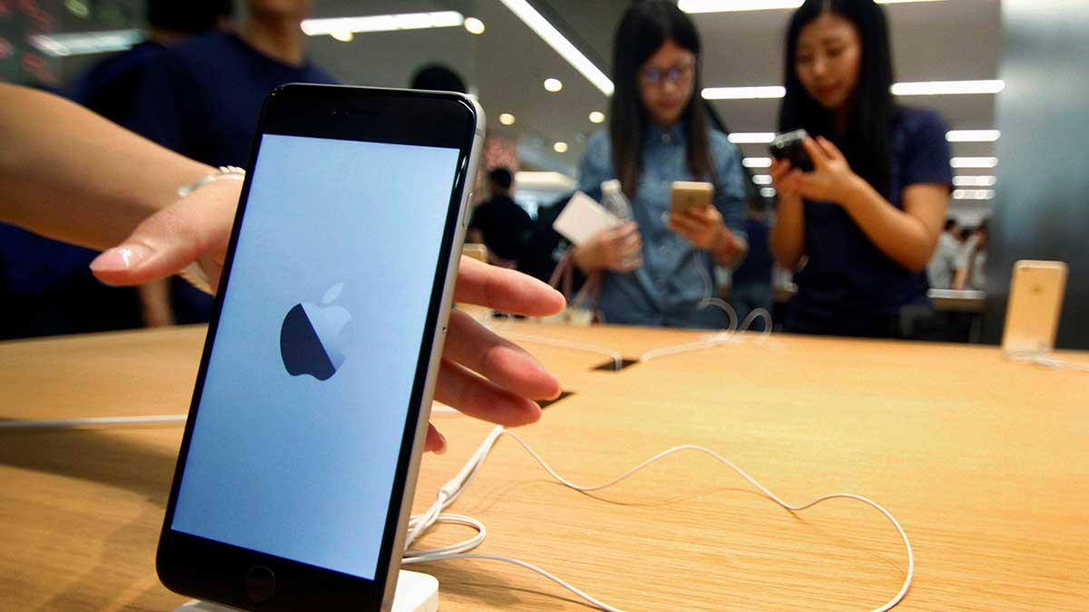 Teknikjätten Apple tar bort tusentals spel från kinesiska App Store, vilket kan vara oroväckande för bolagets framtid i landet, rapporterar The Information. (Foto: TT)