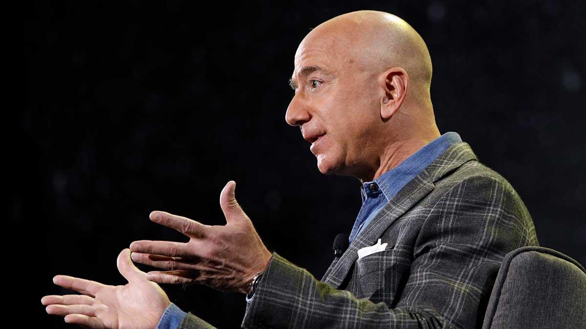 Amazon och Jeff Bezos flirtar med svenska företag inför Sverigelanseringen – men får nobben av flera butikskedjor. (Foto: TT)