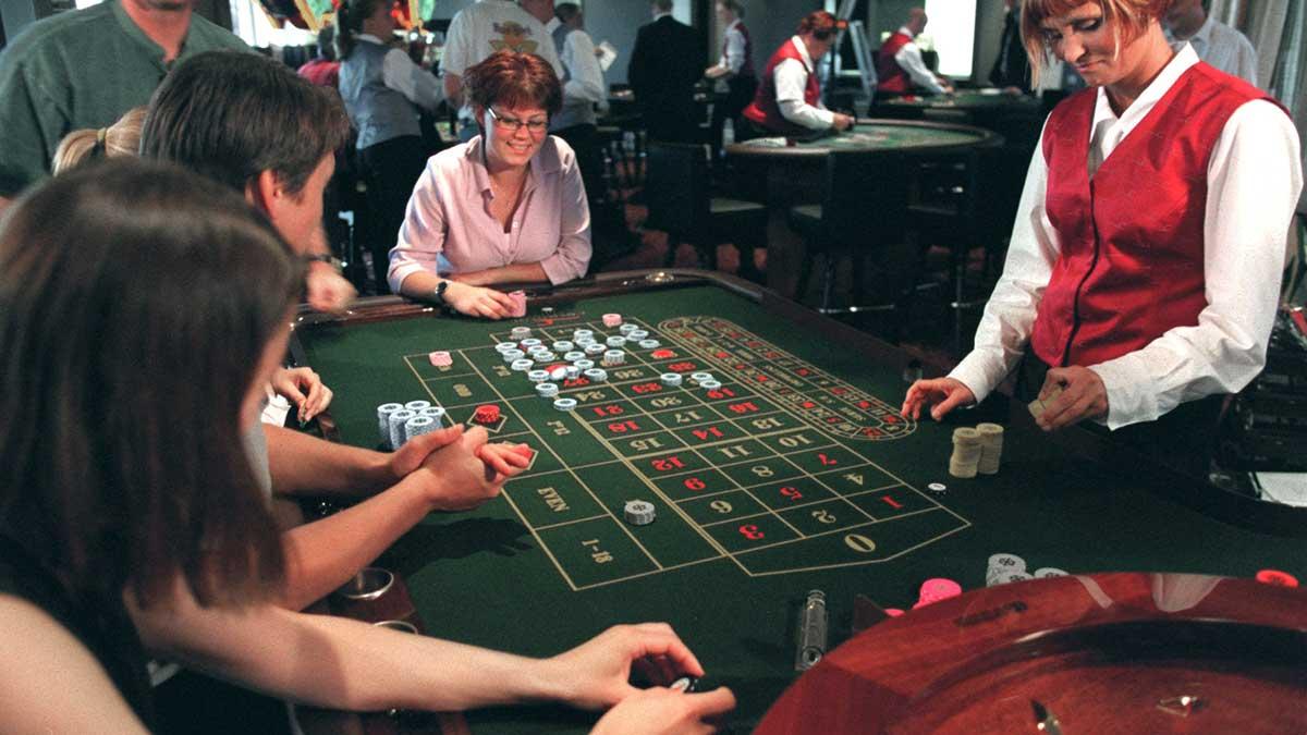 Statliga Casino Cosmopol var Sveriges första internationella kasino, men nu är det god natt. Spelpalatset skrotas. (Foto: TT)