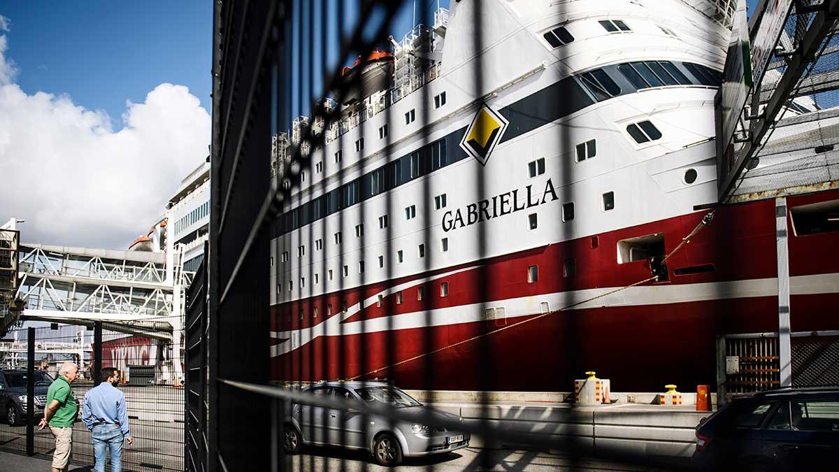 Viking Line skär ner med 180 tjänster. "Coronapandemin har varit omtumlande för passagerarrederierna", konstaterar Viking Lines vd Jan Hanses. (Foto: TT)
