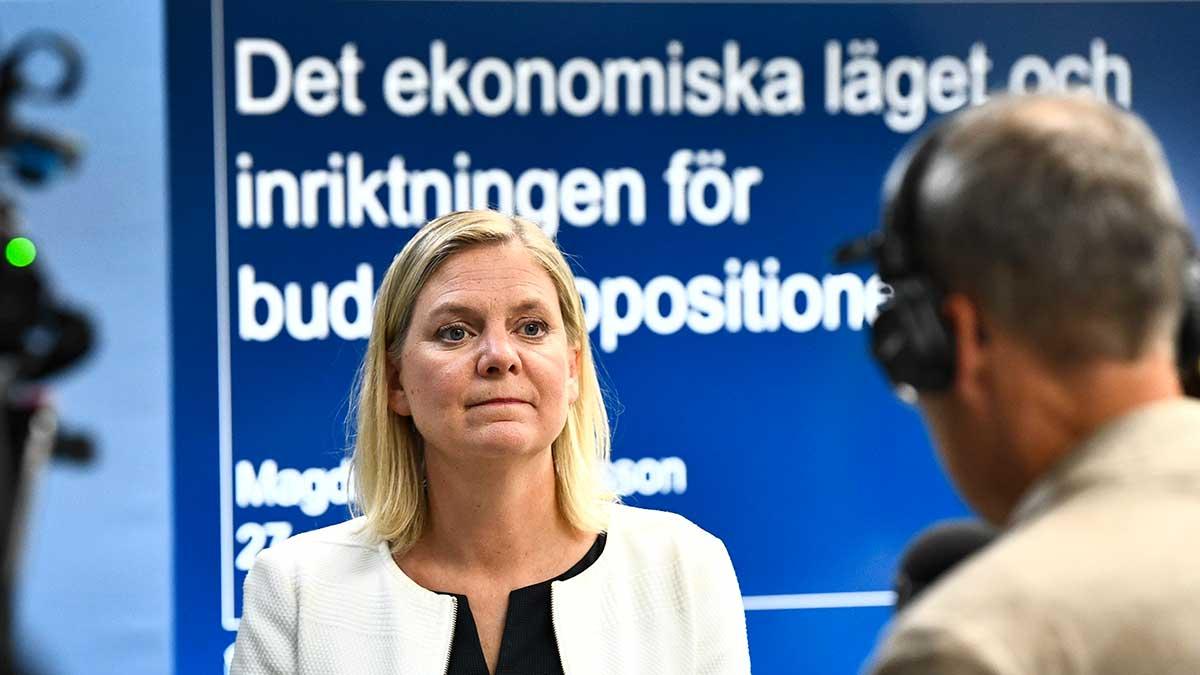 Magdalena Andersson (S) utlovar skattesänkningar i höstbudgeten och "mer pengar i fickan för vanligt folk", skriver Di. (Foto: TT)
