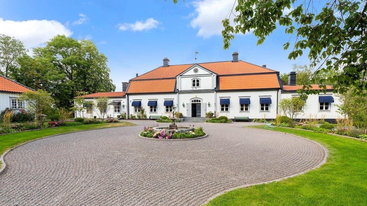Nu finns möjligheten att köpa ett riktigt amerikanskt mansion i Sverige