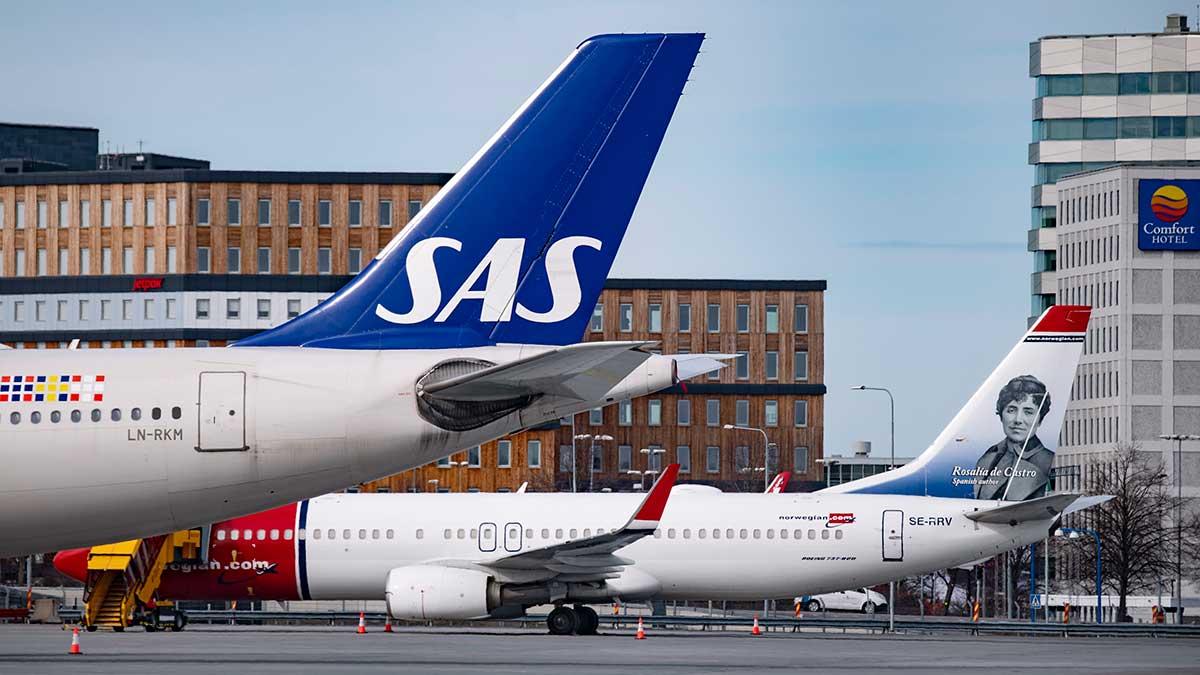 Flygbolagen Norwegian och SAS har flest betalningsförelägganden hos Kronofogden. Många resenärer drabbade av inställda resor har fortfarande inte fått sina pengar. (Foto: TT)