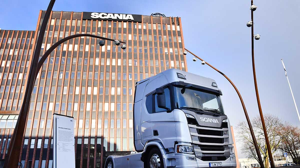 Scania erbjuder 10 000 tjänstemän 200 000 kronor var om de slutar. (Foto: TT)
