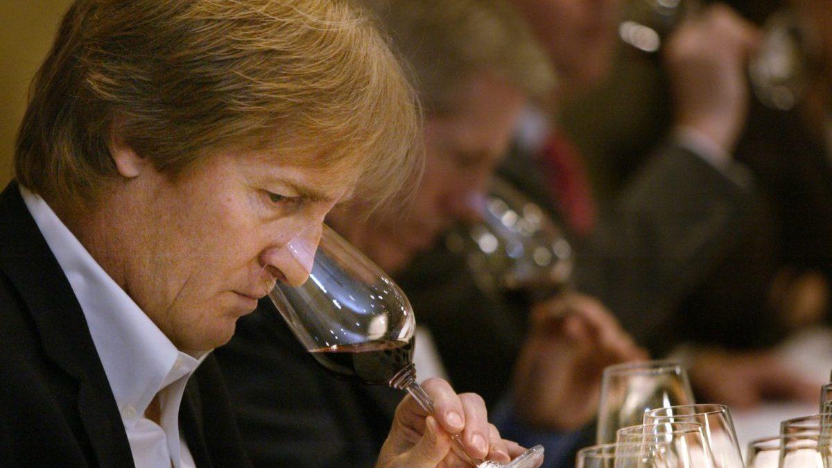 Ett drygt hundratal av världens ledande vinexperter prövade mer än 16.500 viner i Decanter World Wines Awards 2020. (Foto: Lianne Milton/TT)
