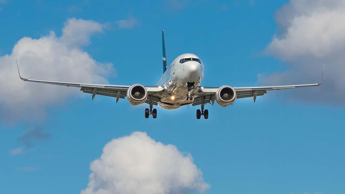 Antal flygpassagerare ser en ökning på 573 procent i tredje kvartalet jämför med det andra kvartalet. (Foto: Ethan McArthur) flyg sverige
