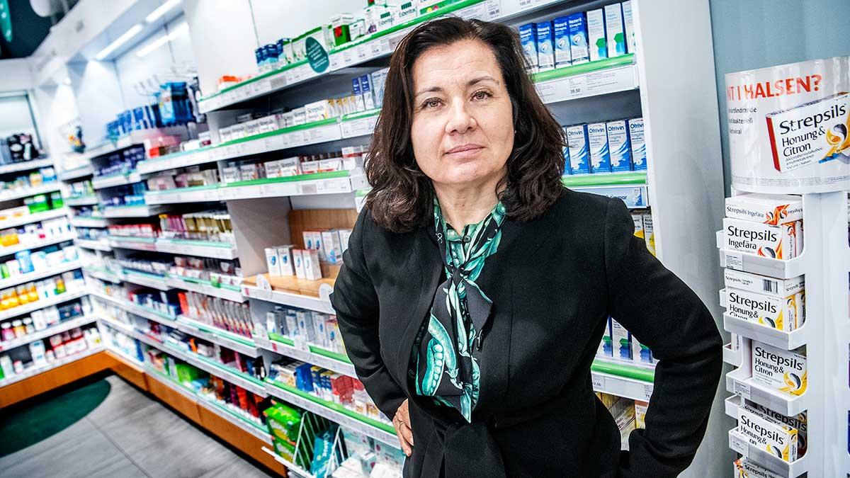 "Många nya kunder har under kvartalet valt Apotekets e-handel samtidigt som delar av apotekskedjan haft färre kunder än normalt", konstaterar Apotekets vd Ann Carlsson (bilden). (Foto: TT)
