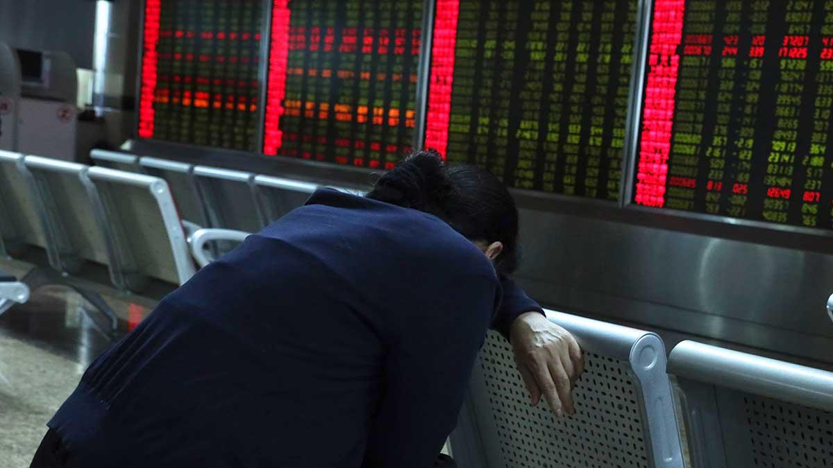 De asiatiska börser som hade öppet på fredagen sjönk efter beskedet att USA:s president Donald Trump och hans fru Melania har testats positivt för covid-19. (Foto: TT)