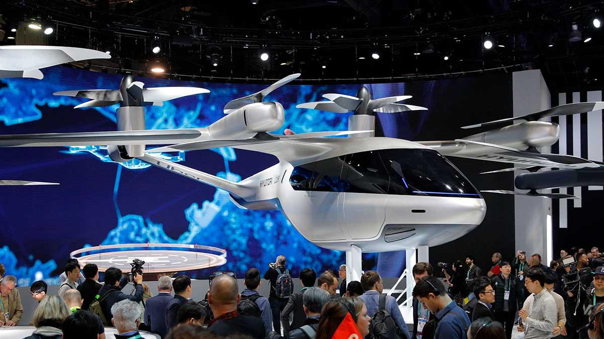 Så ser den ut, Hyundais prototyp av den flygande bilen S-A1, som biljätten utvecklat tillsammans med Uber Elevate. (Foto: TT)