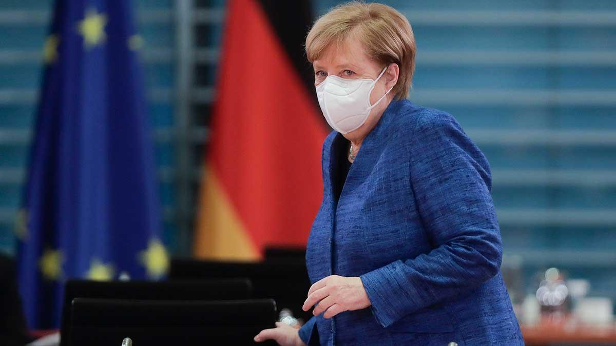 Angela Merkel planerar att stänga ned Tysklands restauranger och förbjuda större evenemang för att stävja den snabba smittspridningen av coronaviruset i Europas största ekonomi. (Foto: TT)