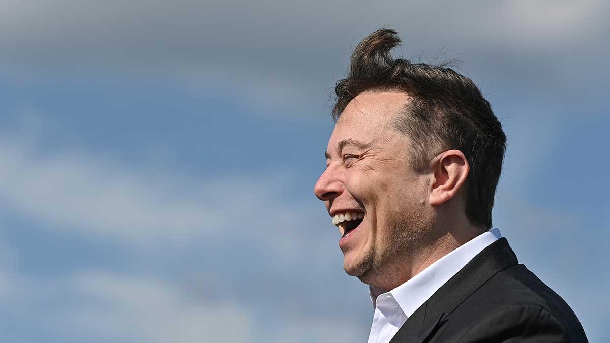 Elon Musk kör förbi Bill Gates och är nu näst rikast i världen efter ny kursrusning i Tesla. (Foto: TT)