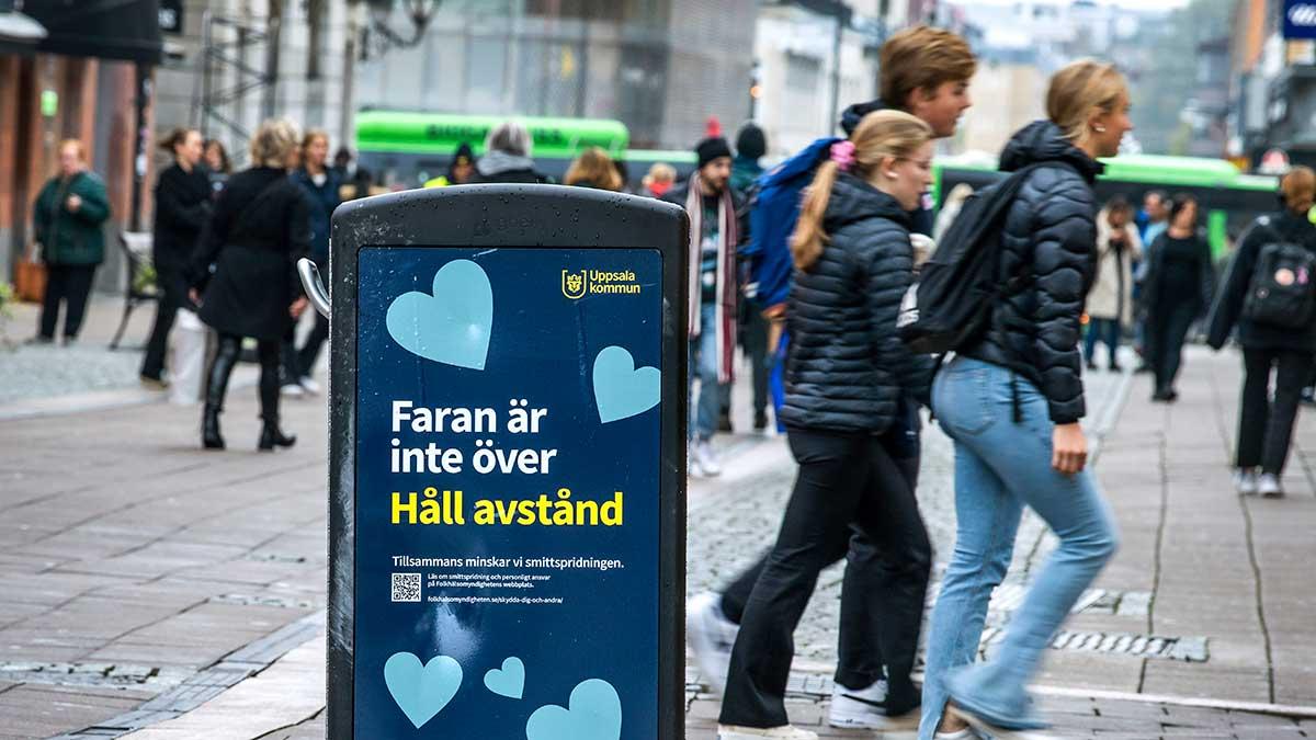 Covid-19 är nu den tredje vanligaste dödsorsaken bland befolkningen i Sverige och nu ökar smittspridningen rekordsnabbt igen. (Foto: TT)