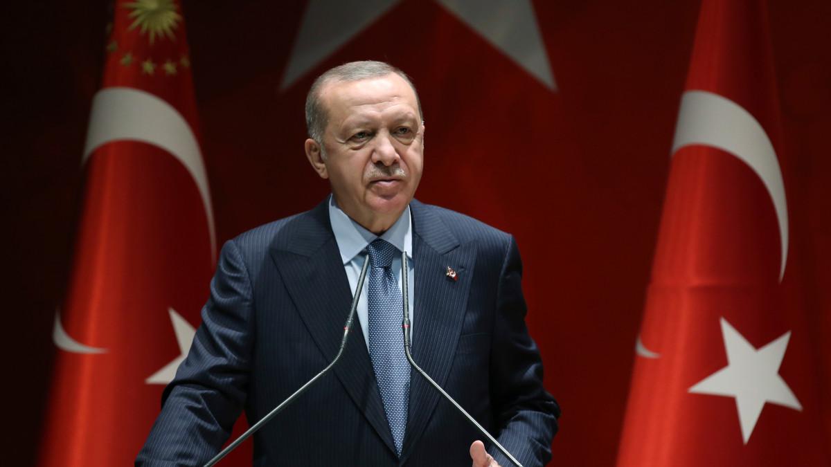 Erdogan byter ut toppskiktet inom den ekonomiska politiken samtidigt som landet fortsätter att brottas med en valutakris. (Foto: TT NYHETSBYRÅN)