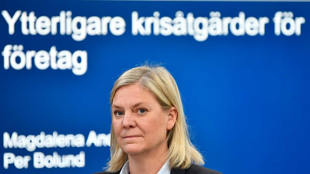 Finansminister Magdalena Andersson (S) och regeringens samarbetspartier C och L får svidande kritik för långsamma och dåligt riktade stödåtgärder till coronadrabbade småföretag. "Fagert tal", dundrar Företagarförbundet. (Foto: TT)