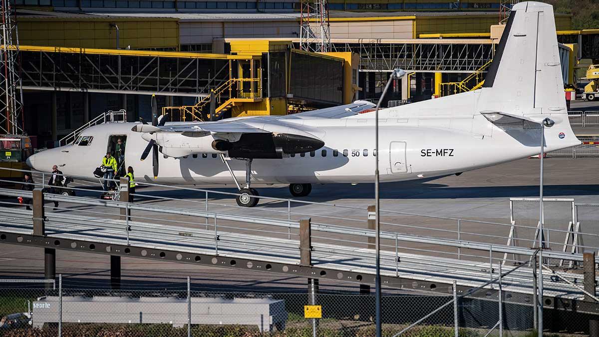Entreprenörerna som nu startar flygbolag från Österlen i Skåne planerar att antingen hyra in Fokker 50 eller eller ett Saab 340. Första planet ska heta Humlan. (Foto: TT)