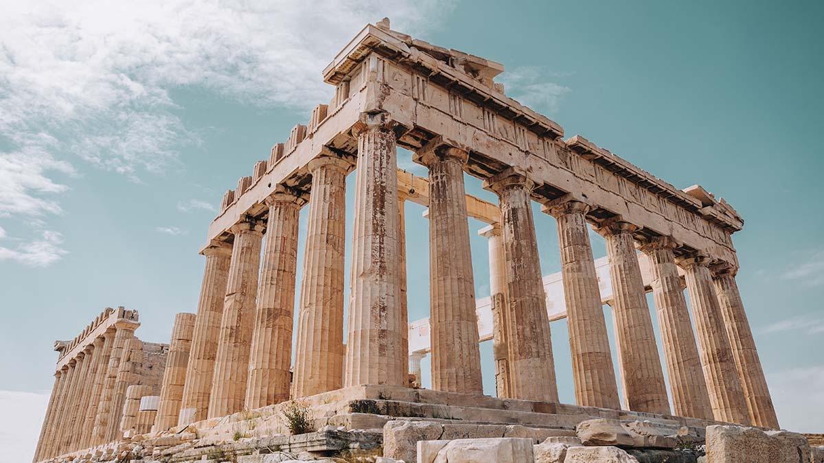 Hade du betalat för att reparera en ruin åt någon annan? Lite överdrivet, men skuldsatta Grekland tar nu negativ ränta på statsobligationer. (Foto: Pexels)
