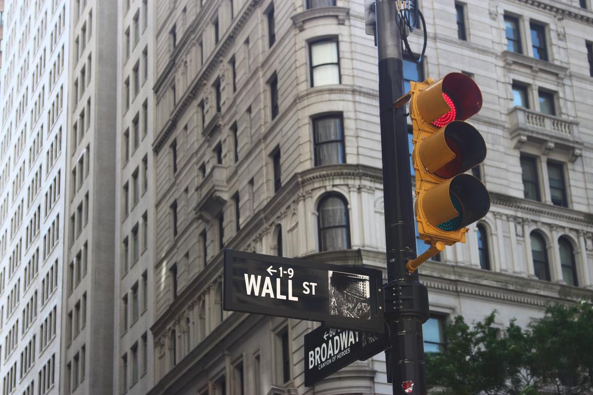 Wall Street vill ha kvar Trump som president. Det vill även globala storföretag. Foto: Roberto Junior/Unsplash