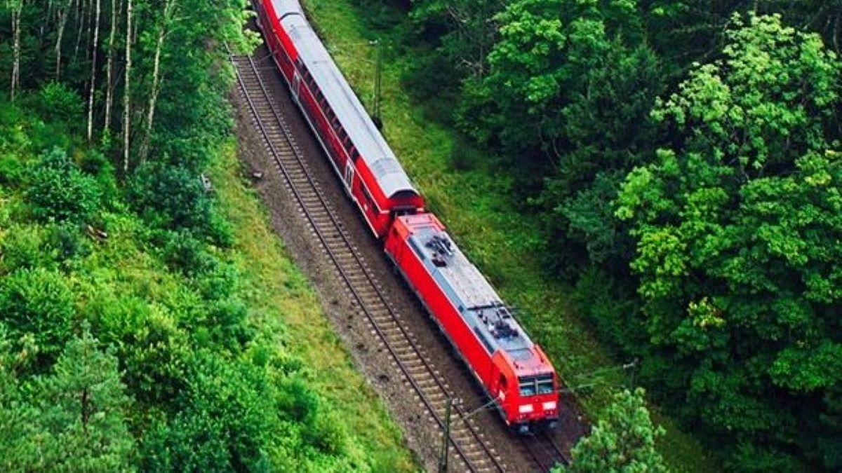”Järnvägen är en naturlig del av ett klimatsmart transportsystem, och därför är det extra roligt att kunna presentera den här investeringen”, säger Alexander Onica, chef för ränteförvaltningen på Skandia. (Bild: Skandia)