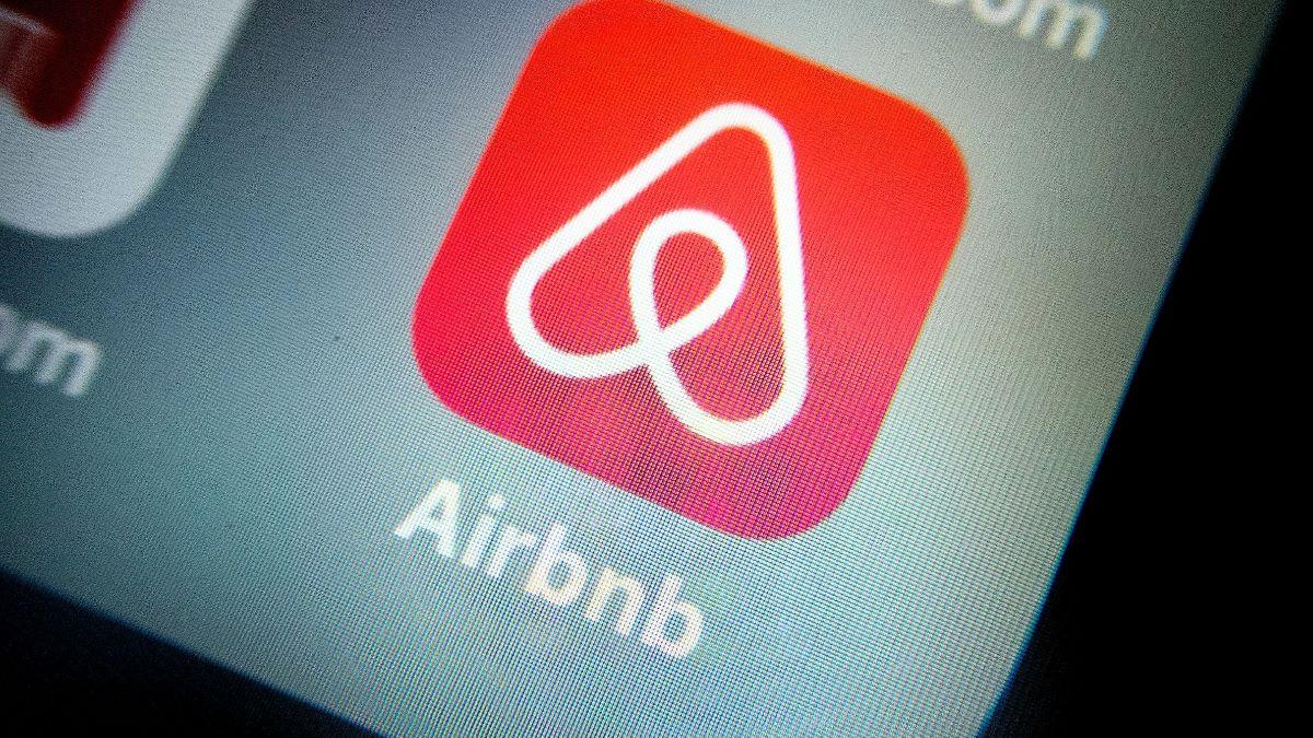 Airbnb väntas att värderas upp till 35 miljarder dollar, nästan 300 miljarder kronor, efter bolagets börsnotering. (Foto: TT)