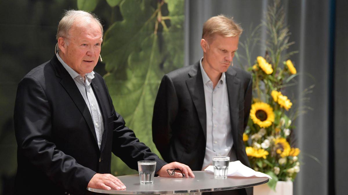 Göran Persson, Swedbanks styrelseordförande och Jens Henriksson, Swedbanks vd. (Foto:TT)
