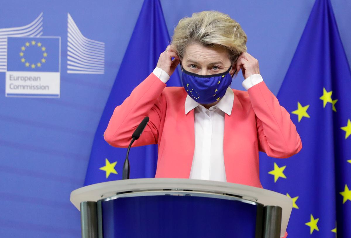 EU- kommissionens ordförande Ursula von der Leyen för hårda samtal med Storbritannien. (Foto: TT)