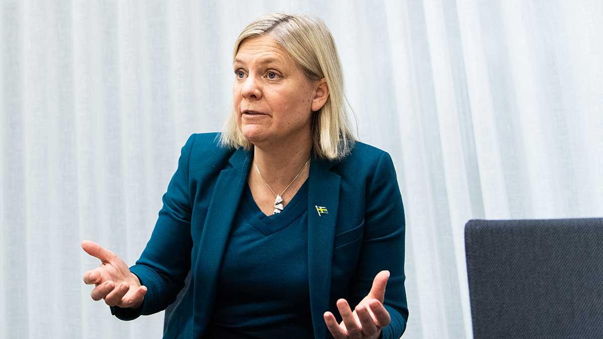 Finansminister Magdalena Andersson (S) menar att smittläget tvingar regeringen att förlänga alkoholförbudet. (Foto: TT)