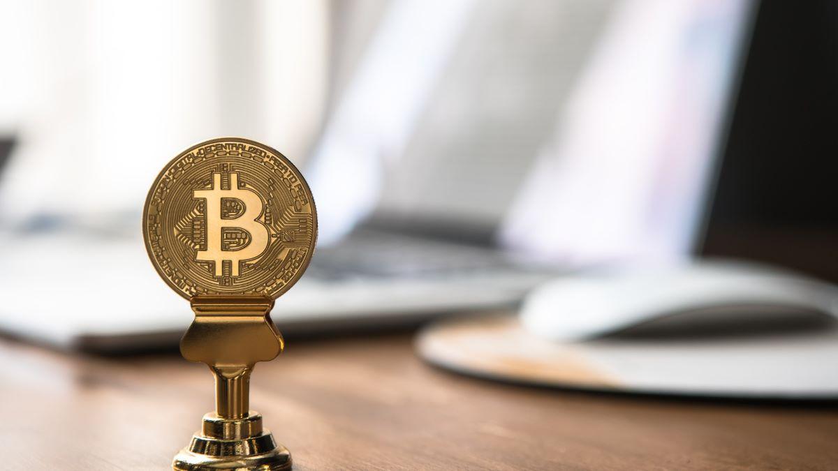 Bitcoins kursrally tar kryptovalutor till nya höjder