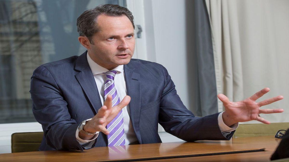 Almegachefen Andreas Åström vill se snabbare utbetalningar för företagen. (Foto: TT)