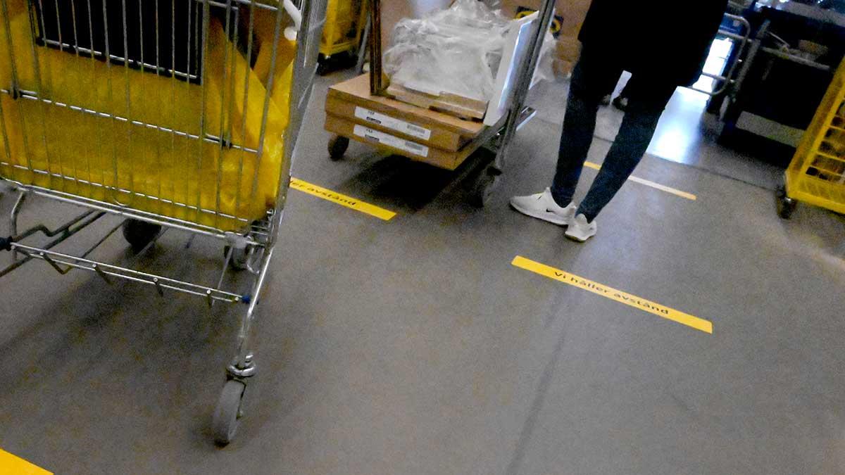 Ikea återvinner och återanvänder gammalt golv för klimatets skull. (Foto: TT)