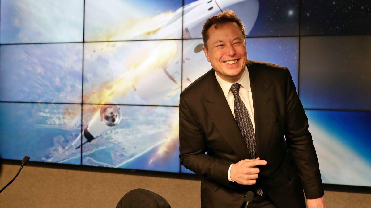 Nu har Elon Musk lyckats med vad som för ett år sedan hade varit näst intill omöjligt att förutspå och blivit den rikaste personen i världen.