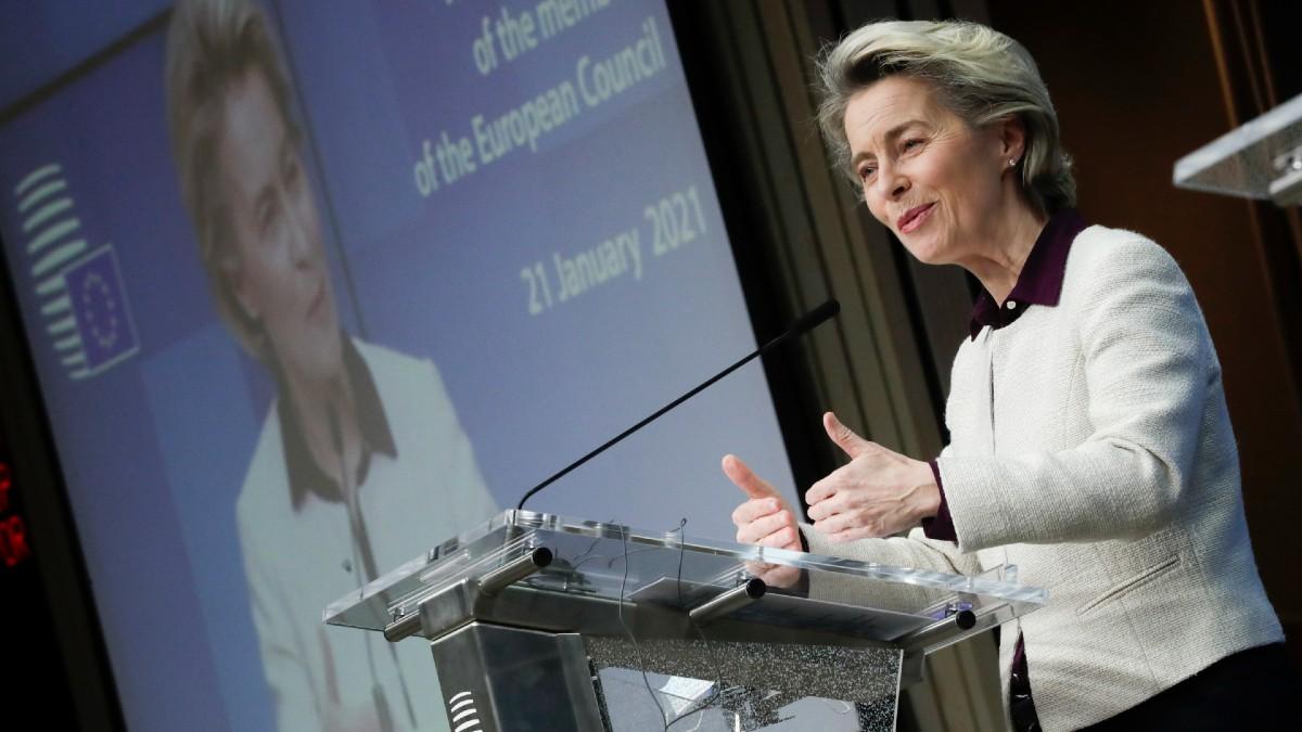 ”Företagen måste leverera”, säger EU-kommissionens ordförande Ursula von der Leyen om de försenade vaccinen. (Foto: TT)