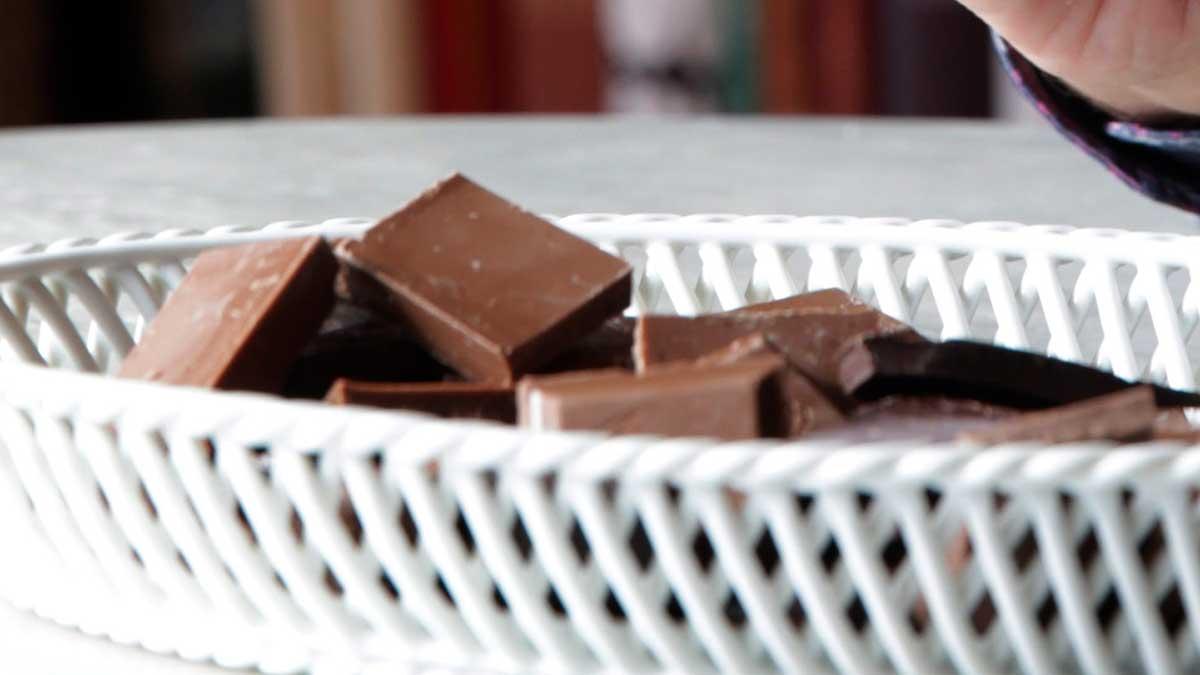 Flera multinationella chokladföretag stäms nu för barnarbete i leverantörsleden. (Foto: TT)