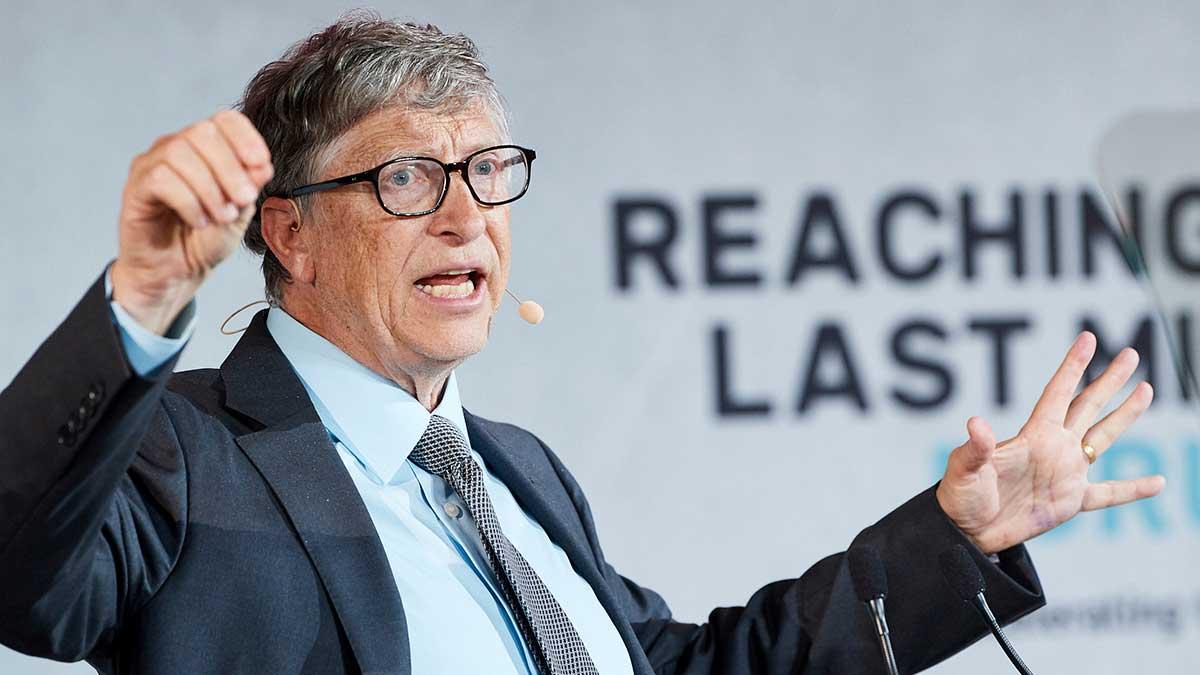 Enligt Microsoftgrundaren Bill Gates är det "väldigt, väldigt lätt" att få bukt med pandemin jämfört med att komma till rätta med klimatproblemen. (Foto: TT)