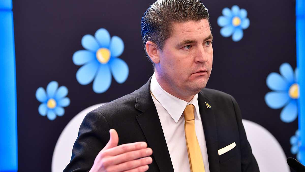 Oscar Sjöstedt, SD, kräver att partiet får inflytande över hela budgeten för att släppa fram en M-ledd regering efter valet. (Foto: TT)