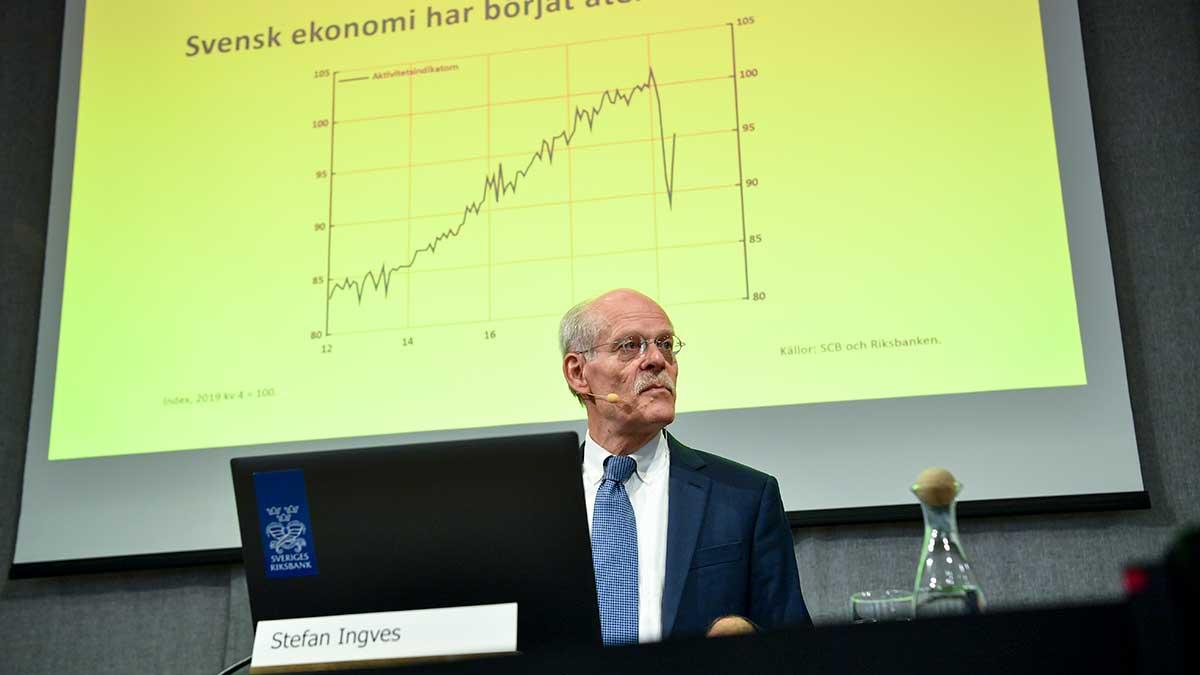 Riksbanken med riksbankschefen Stefan Ingves låter reporäntan vara kvar på noll procent och nollräntan blir kvar till 2024, enligt nya prognosen. (Foto: TT)