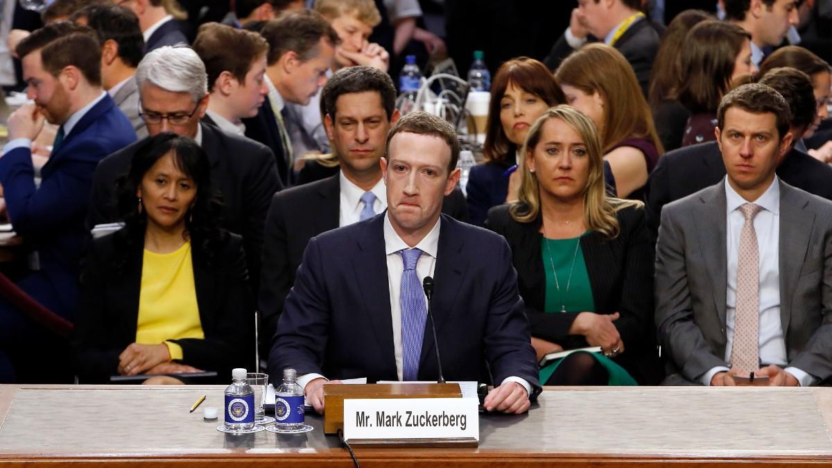 Facebook, med grundaren Mark Zuckerberg i toppen, har fått utstå svidande kritik efter beslutet att blocka nyhetsinnehåll på deras plattform i Australien. (Foto: TT)