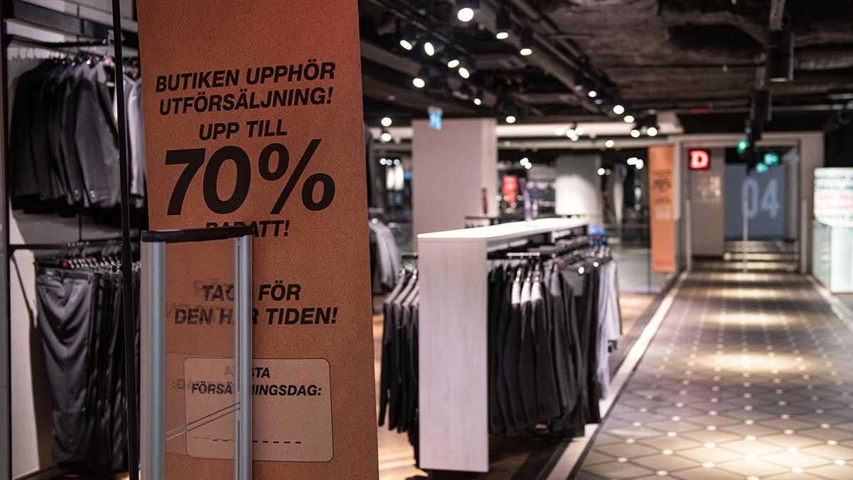 Försäljningsraset för den svenska kläd- och skolhandeln fortsätter i oförminskad styrka. (Foto: TT)